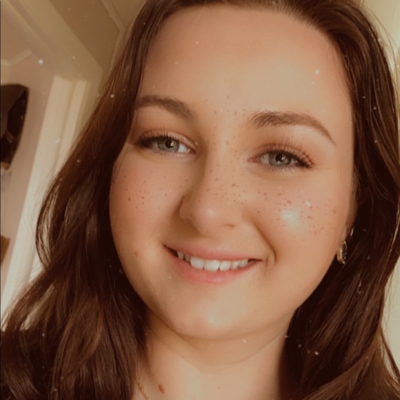 Meet your Posher, Kayla - Picture 1 of 1